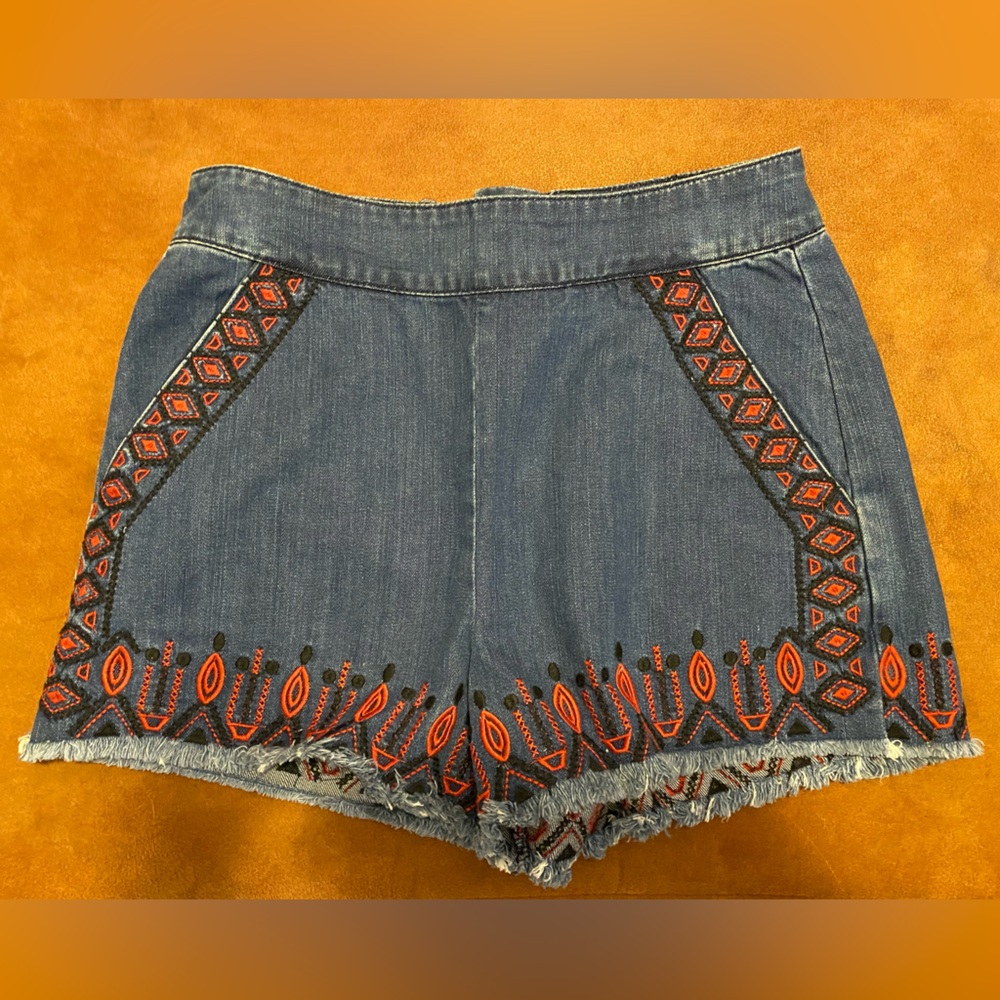 NWOT! “BLANK NYC” Embroidered Jean Shorts